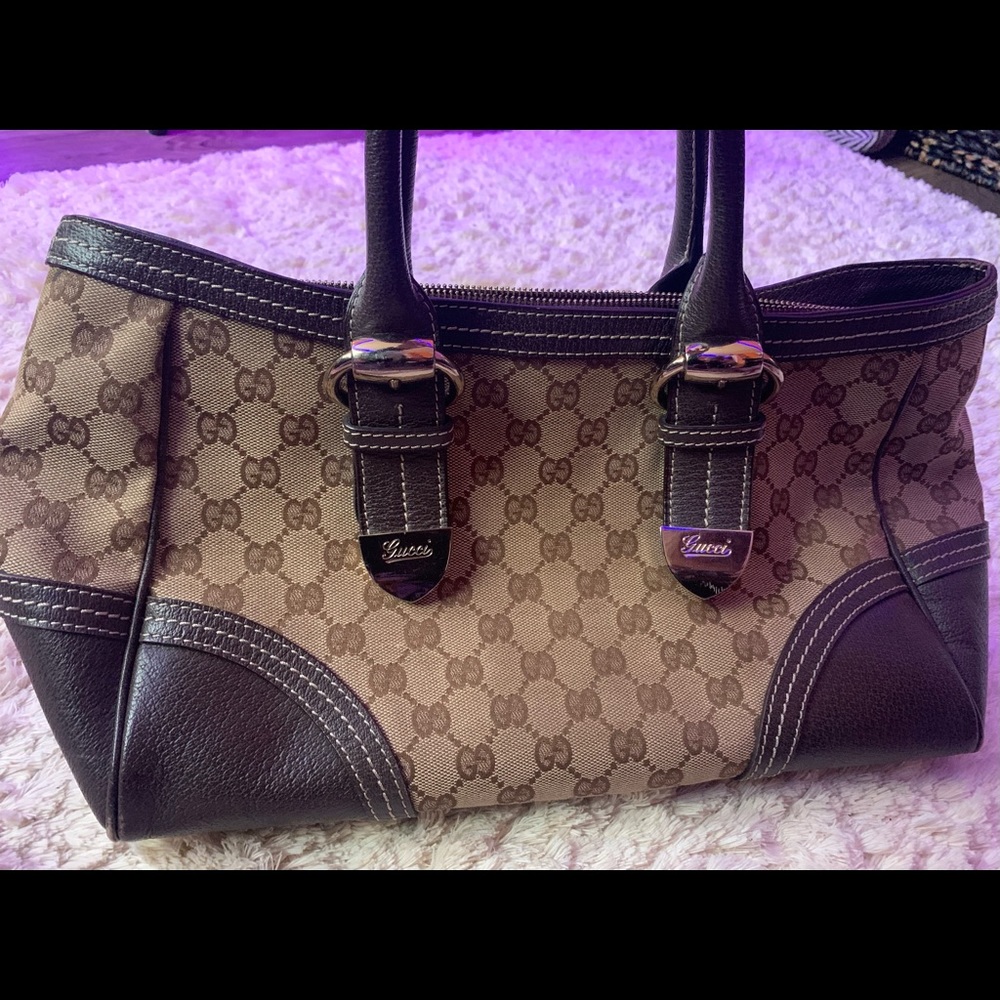 GUCCI HANDBAG!